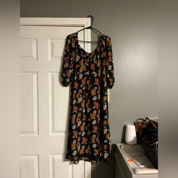 Floral Black Midi Dress - Picture 2 of 7